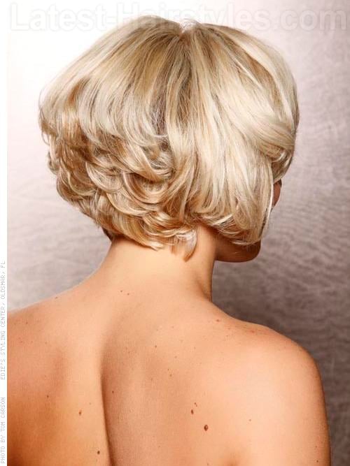 Full of Volume Bob Pale Blonde Look - Stacked Back