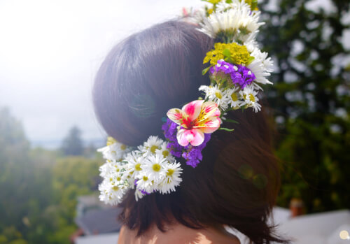 s all the pretty flowers as well as greenery that come upward out to play She Had Flowers In Her Hair: v Floral Inspired Hairstyles