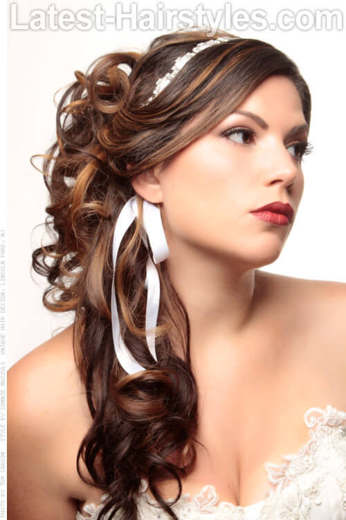 Adding curls to whatever hairstyle automatically makes it experience to a greater extent than glamorous in addition to set together Grab Your Hair Wand: 36 Curled Hairstyles to Try