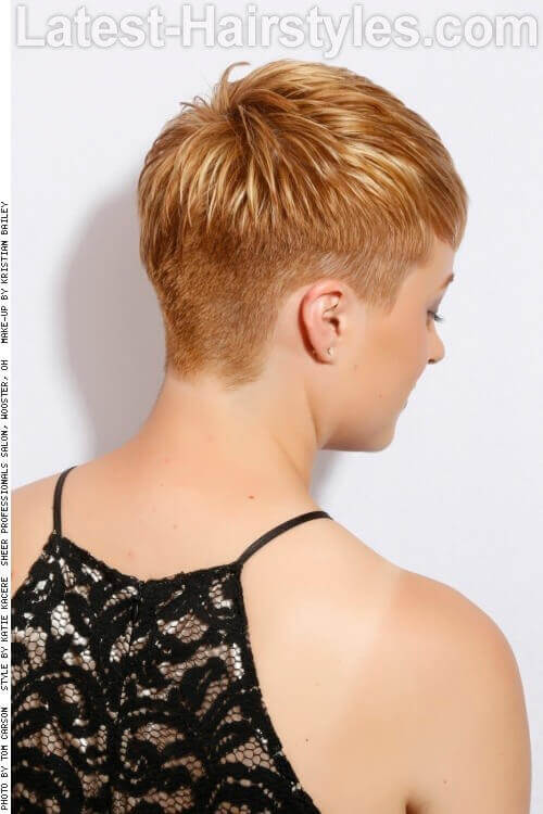 It shows off the architecture of the haircut 35 Short Straight Hairstyles as well as Haircuts That Are Super Hot