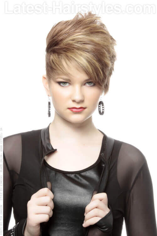 It shows off the architecture of the haircut 35 Short Straight Hairstyles as well as Haircuts That Are Super Hot