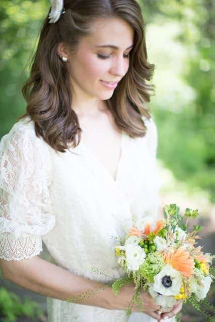  a crisp cool breeze as well as pumpkin spice everything tells us that autumn is officially hither ix Fall Wedding Hair Ideas We Absolutely Adore