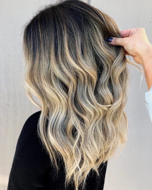 Dark pilus amongst blonde highlights is a pilus color combination that has lightened pieces or  21 Inspiring Examples of Dark Hair amongst Blonde Highlights