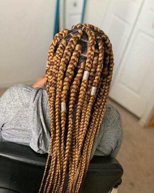 Long box braids are a protective braiding hairstyle that has box thirteen Best Long Box Braids for Protective Hairstyles