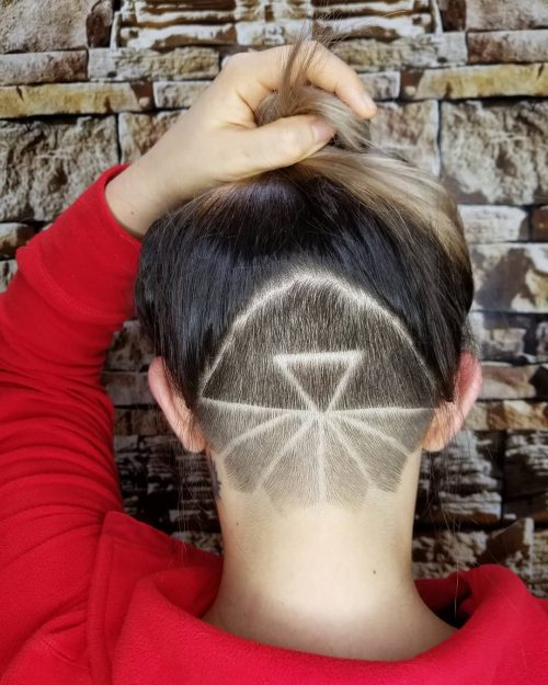 Own the chemical constituent of surprise amongst 1 of these amazing hidden undercut designs for women xix Edgy Examples of Hidden Undercut Designs for Women