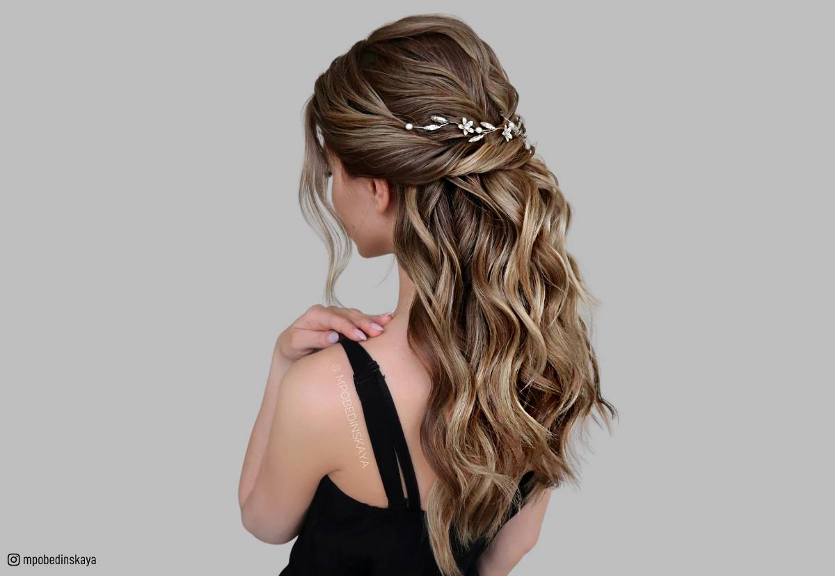 Share more than 82 prom hairstyles for dress types latest - in.eteachers