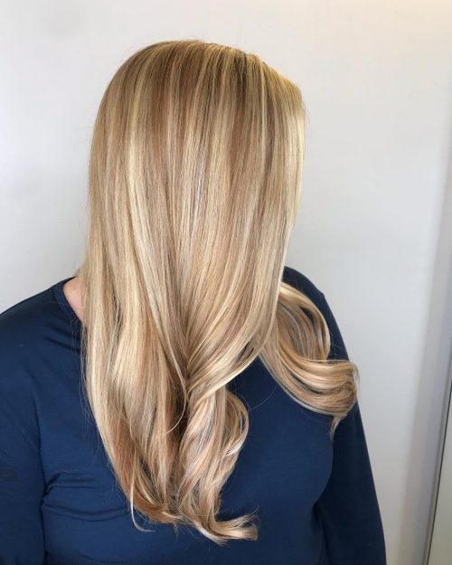 Dark pilus amongst blonde highlights is a pilus color combination that has lightened pieces or  21 Inspiring Examples of Dark Hair amongst Blonde Highlights