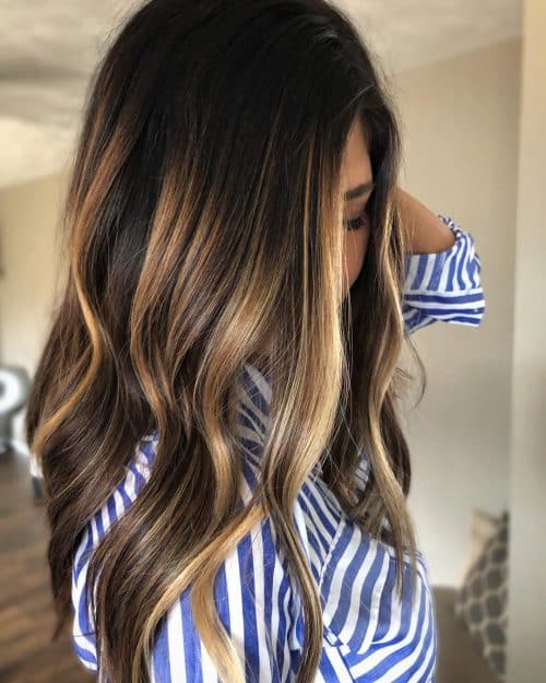 Dark pilus amongst blonde highlights is a pilus color combination that has lightened pieces or  21 Inspiring Examples of Dark Hair amongst Blonde Highlights