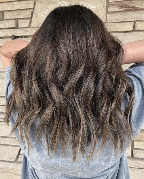 Lowlights for chocolate-brown pilus are 1 or ii shades darker sections of colors dyed into a chocolate-brown These fifteen Examples of Lowlights for Brown Hair Will Totally Inspire You