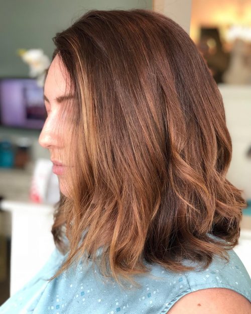 Lowlights for chocolate-brown pilus are 1 or ii shades darker sections of colors dyed into a chocolate-brown These fifteen Examples of Lowlights for Brown Hair Will Totally Inspire You