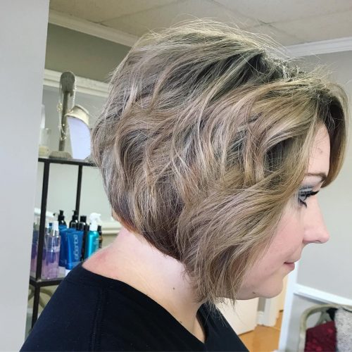 An inverted bob is a type of bob that is curt inwards the dorsum together with gets longer at the front end 23 Trendiest Inverted Bob Haircuts