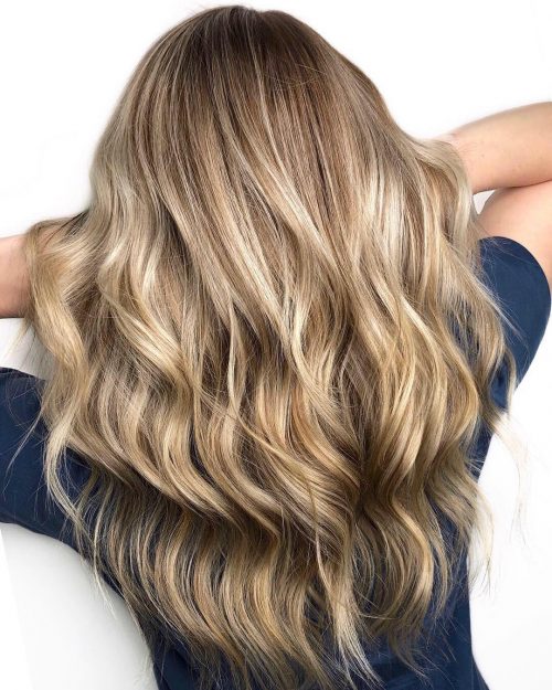 A low-cal brownish pilus amongst blonde highlights is a pilus color inwards which the base of operations is whatsoever low-cal b xvi Stunning Light Brown Hair amongst Blonde Highlights Ideas