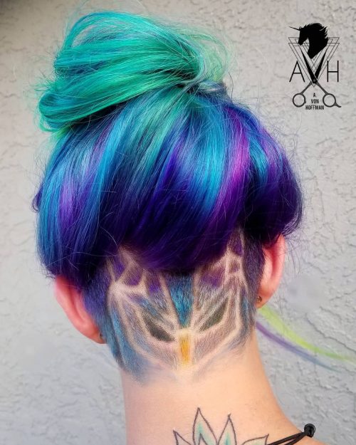 Own the chemical constituent of surprise amongst 1 of these amazing hidden undercut designs for women xix Edgy Examples of Hidden Undercut Designs for Women