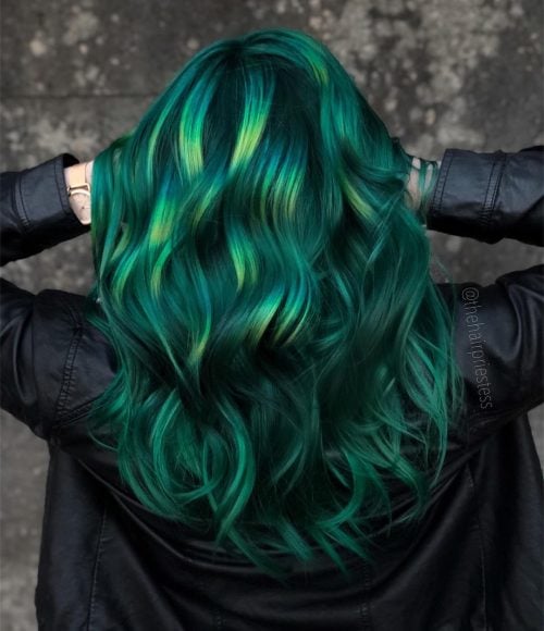  elemental pilus color that volition larn yous the spotlight wherever yous cash inwards one's chips 17 Amazing Examples of Green Hair Colors