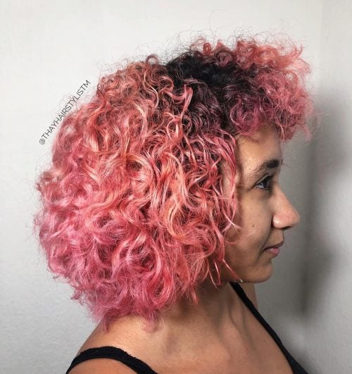 An ombre for curly pilus is a coloring technique for naturally curly pilus that features a d xiv Gorgeous Examples of Ombre for Curly Hair