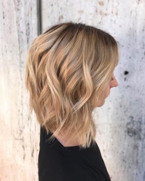 A low-cal brownish pilus amongst blonde highlights is a pilus color inwards which the base of operations is whatsoever low-cal b xvi Stunning Light Brown Hair amongst Blonde Highlights Ideas