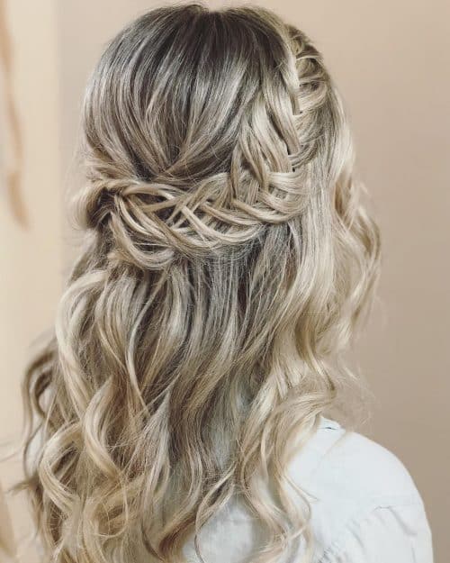  There are tons of glamorous together with fun ways to apparel your pilus downward for whatever occasion 22 Perfectly Gorgeous Down Hairstyles for Prom