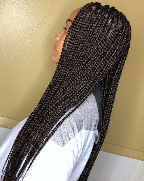 Long box braids are a protective braiding hairstyle that has box thirteen Best Long Box Braids for Protective Hairstyles