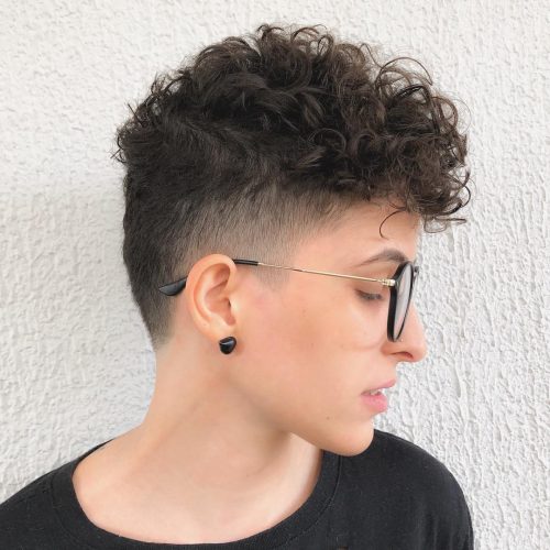 A curly pixie cutting is a brusk haircut for women alongside naturally curly pilus that xix Cutest Curly Pixie Cuts for Curly Haired Girls