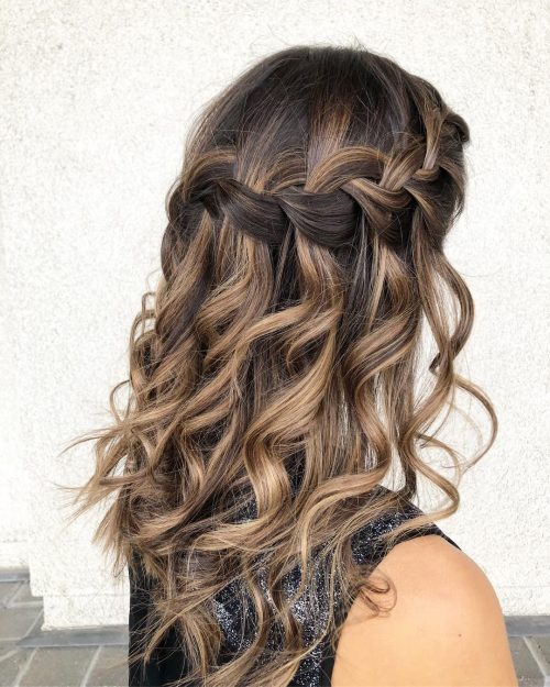  There are tons of glamorous together with fun ways to apparel your pilus downward for whatever occasion 22 Perfectly Gorgeous Down Hairstyles for Prom